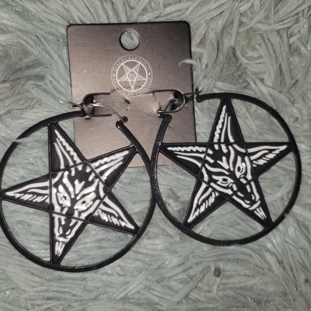 Black craft cult earrings 🐐